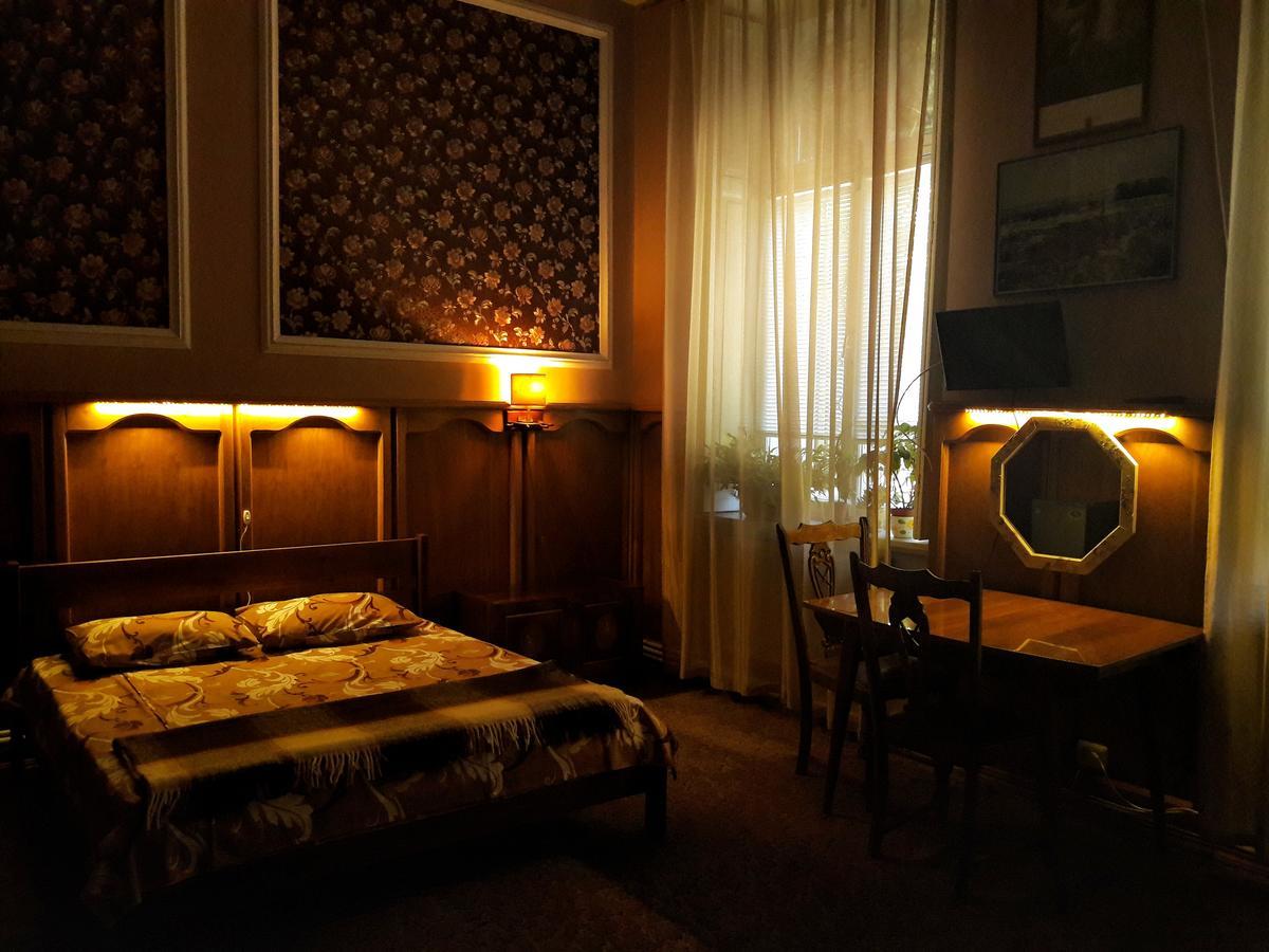 Orpheus Hostel&Apartments Odessa Buitenkant foto