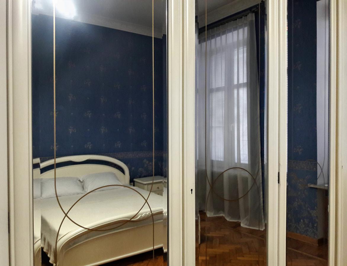 Orpheus Hostel&Apartments Odessa Buitenkant foto