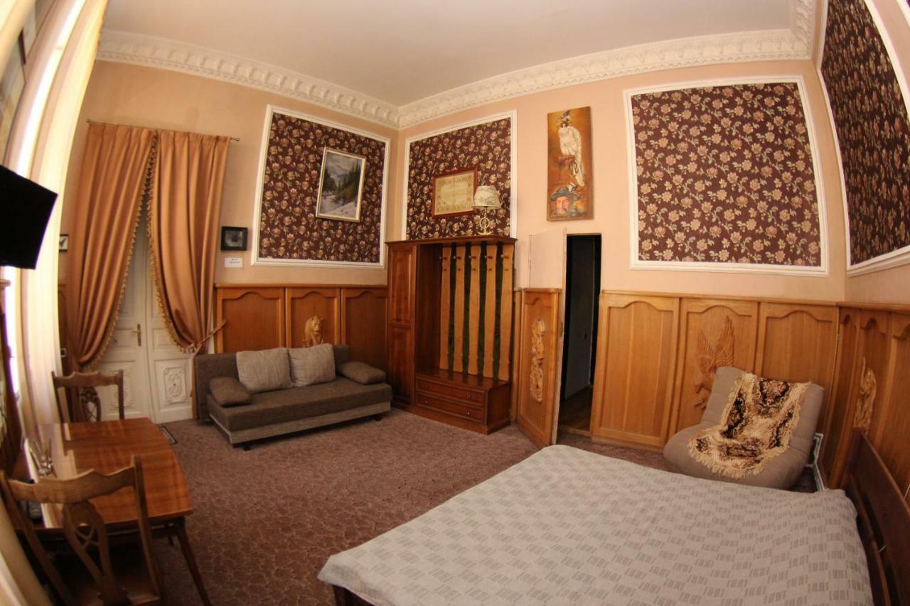 Orpheus Hostel&Apartments Odessa Buitenkant foto
