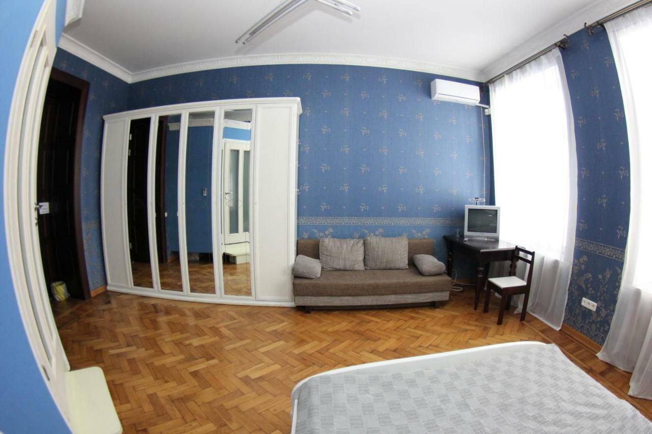 Orpheus Hostel&Apartments Odessa Buitenkant foto