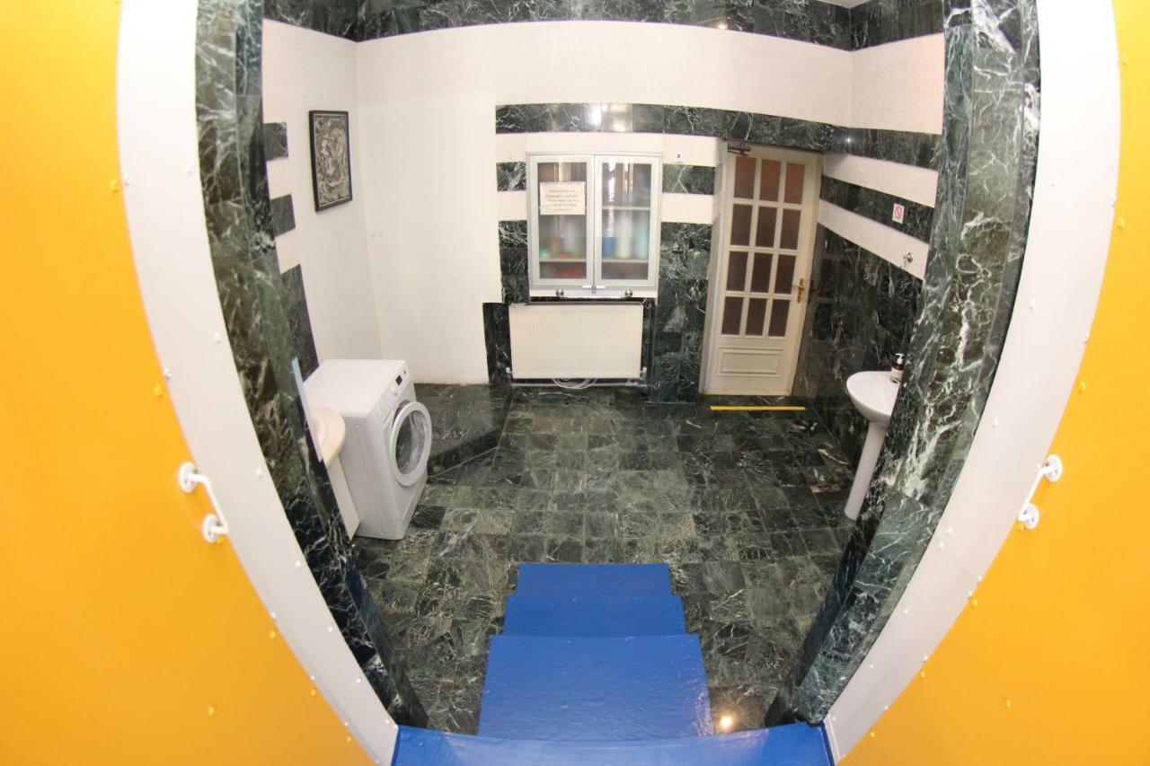 Orpheus Hostel&Apartments Odessa Buitenkant foto
