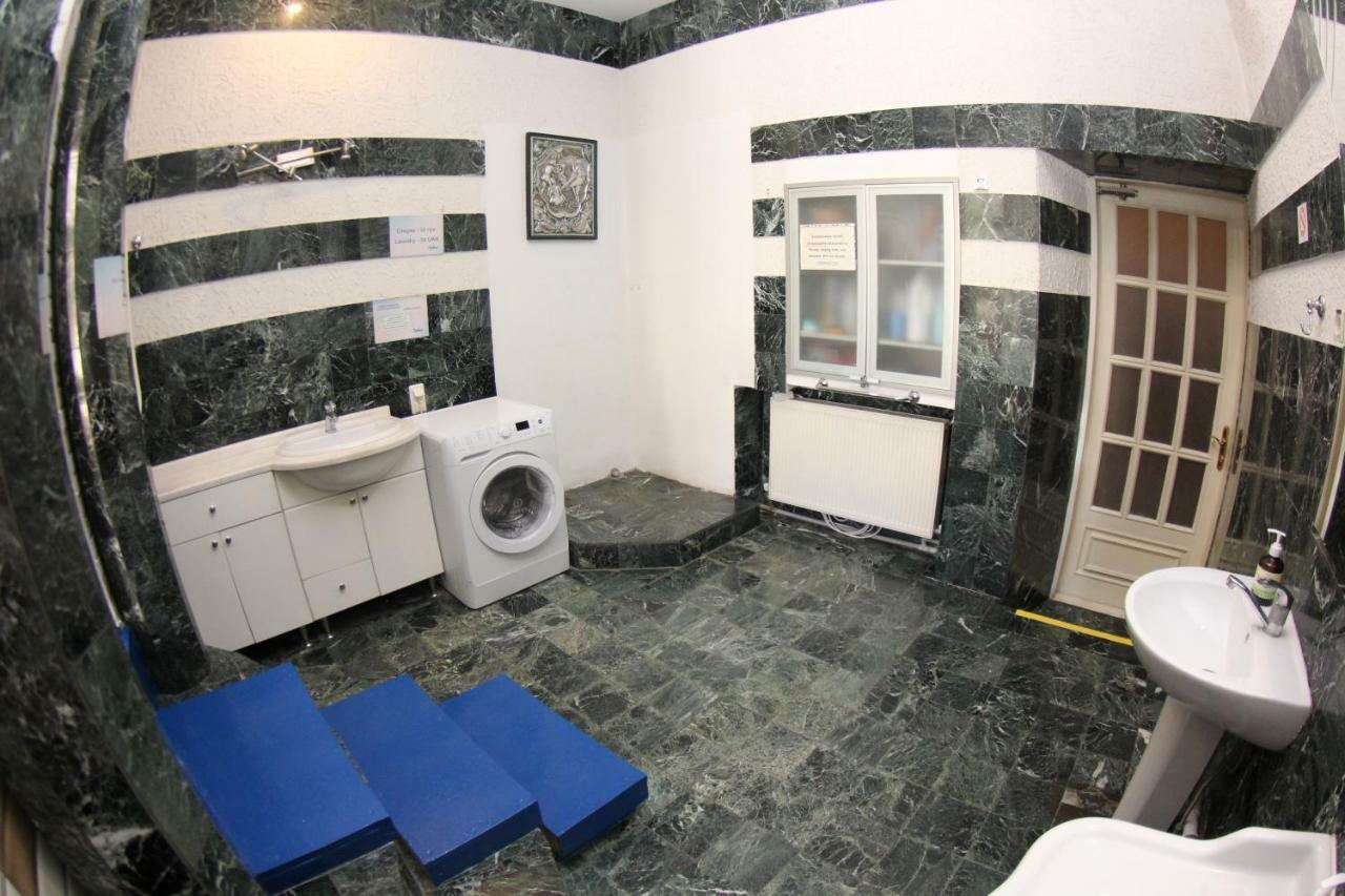 Orpheus Hostel&Apartments Odessa Buitenkant foto