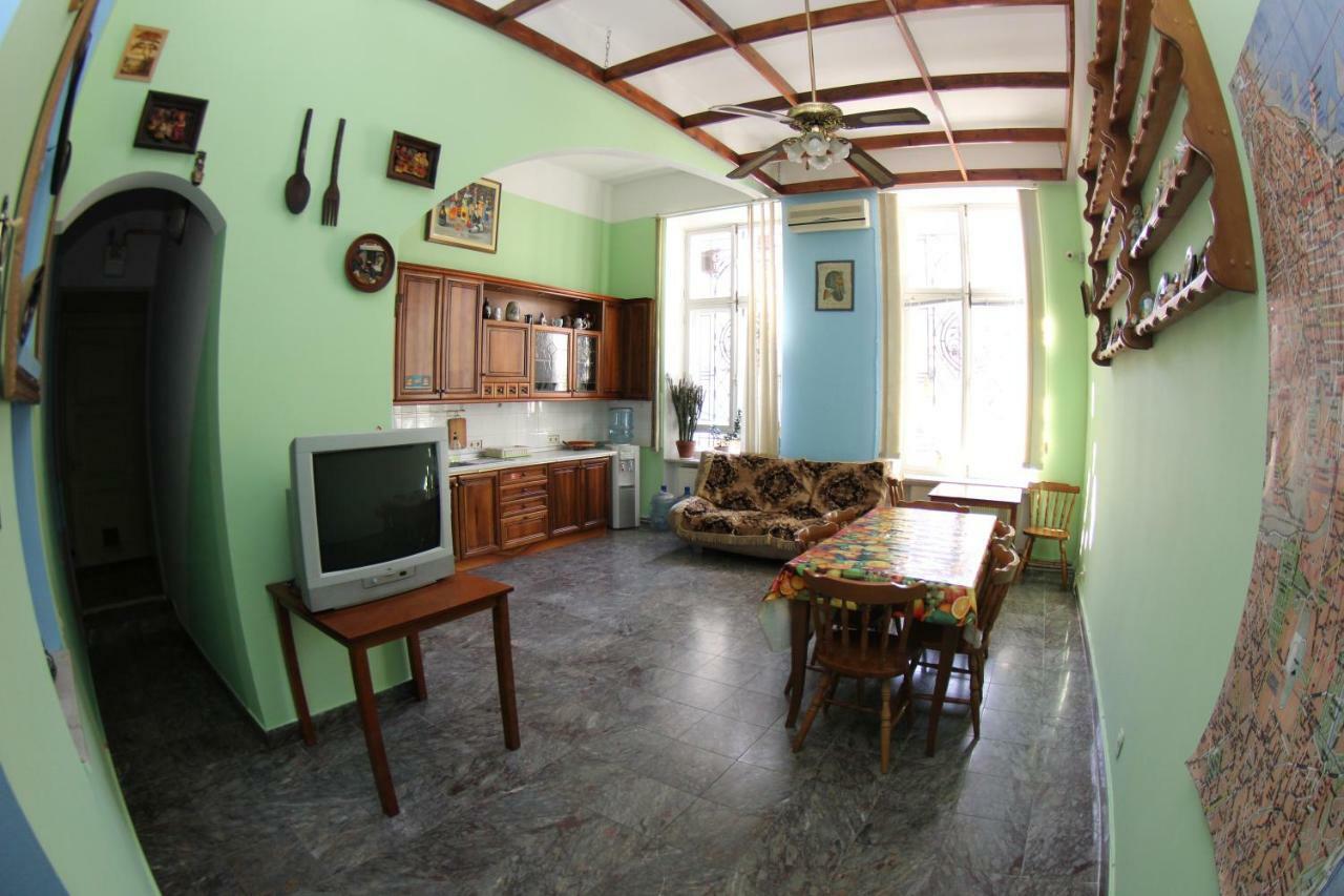 Orpheus Hostel&Apartments Odessa Buitenkant foto