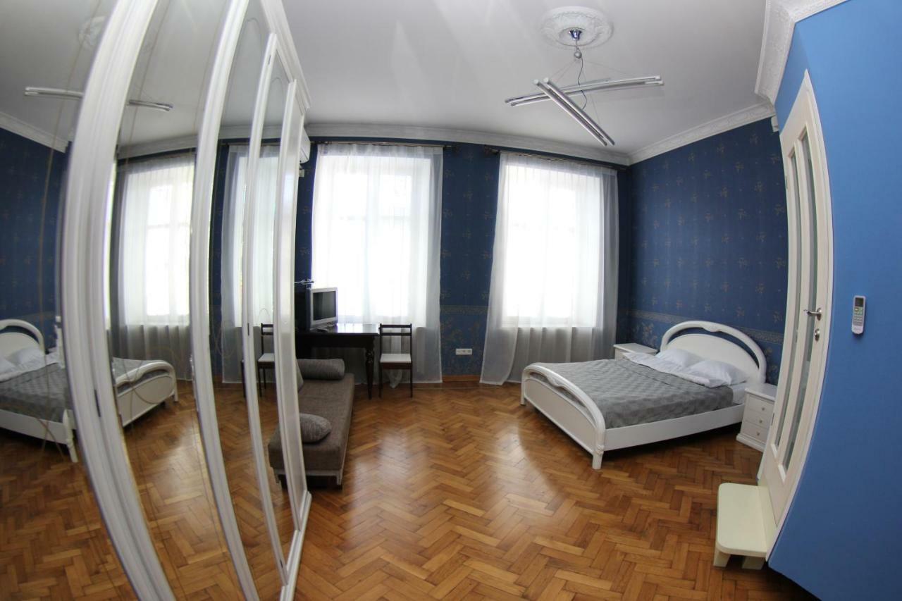 Orpheus Hostel&Apartments Odessa Buitenkant foto