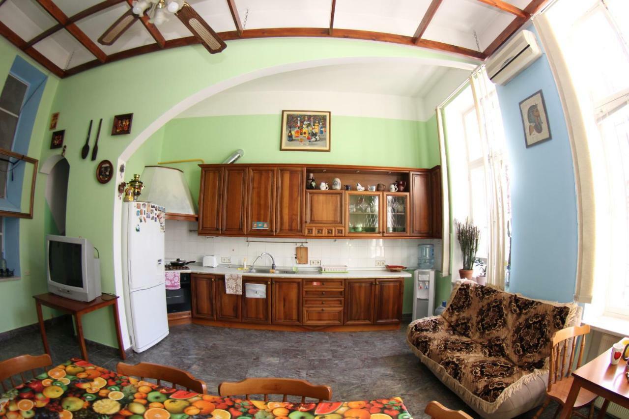 Orpheus Hostel&Apartments Odessa Buitenkant foto