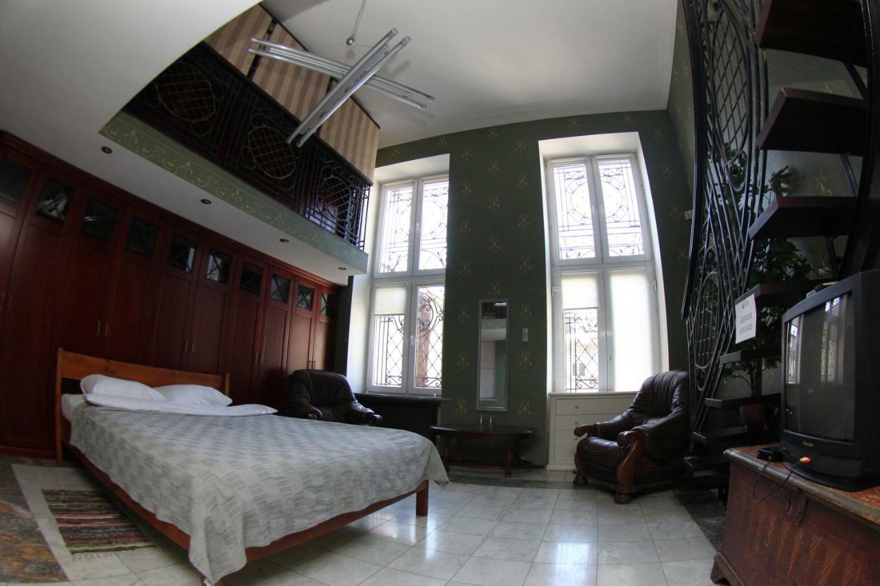 Orpheus Hostel&Apartments Odessa Buitenkant foto
