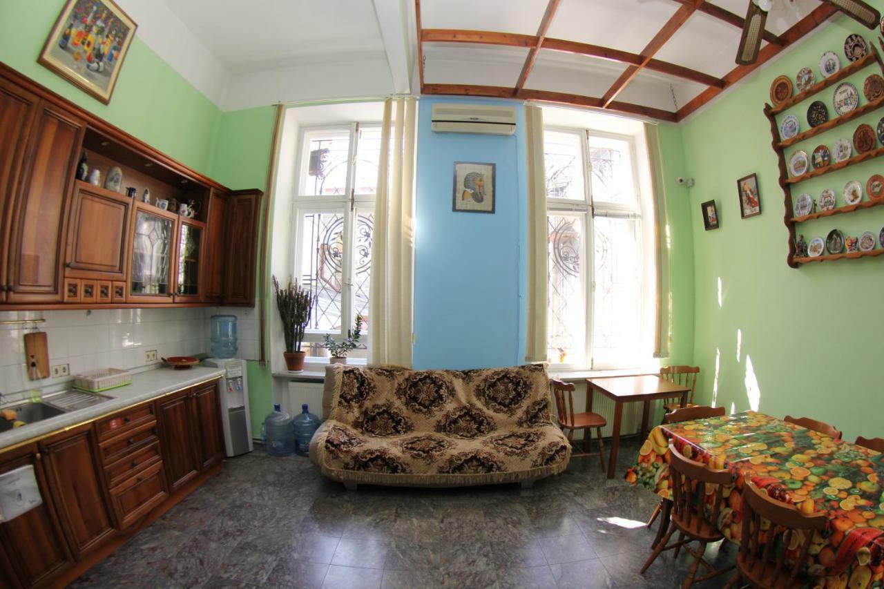 Orpheus Hostel&Apartments Odessa Buitenkant foto