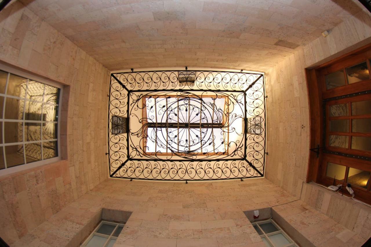 Orpheus Hostel&Apartments Odessa Buitenkant foto