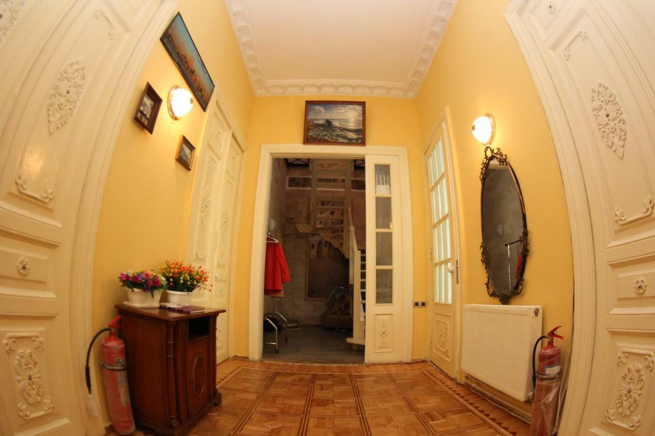 Orpheus Hostel&Apartments Odessa Buitenkant foto