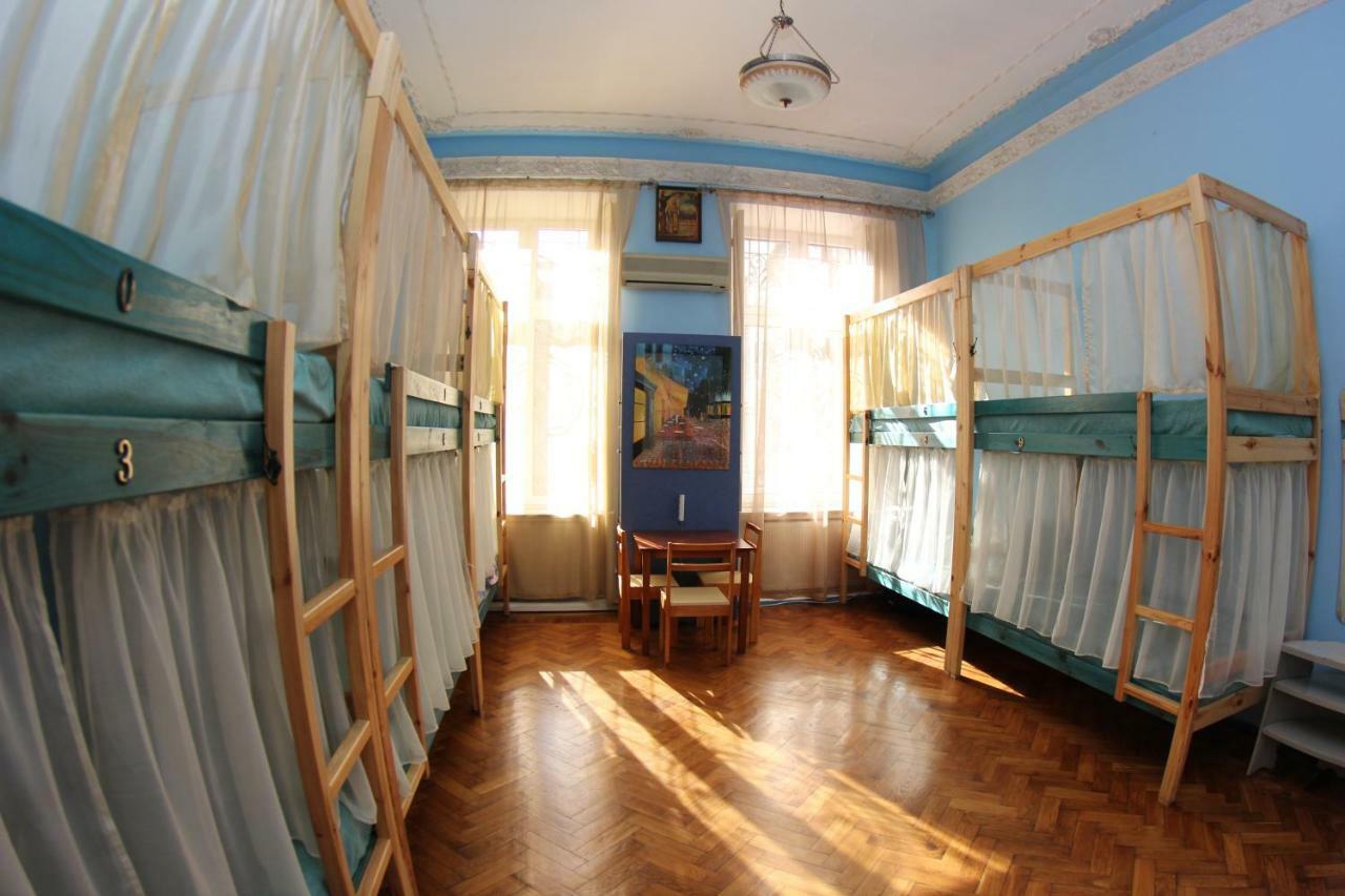 Orpheus Hostel&Apartments Odessa Buitenkant foto