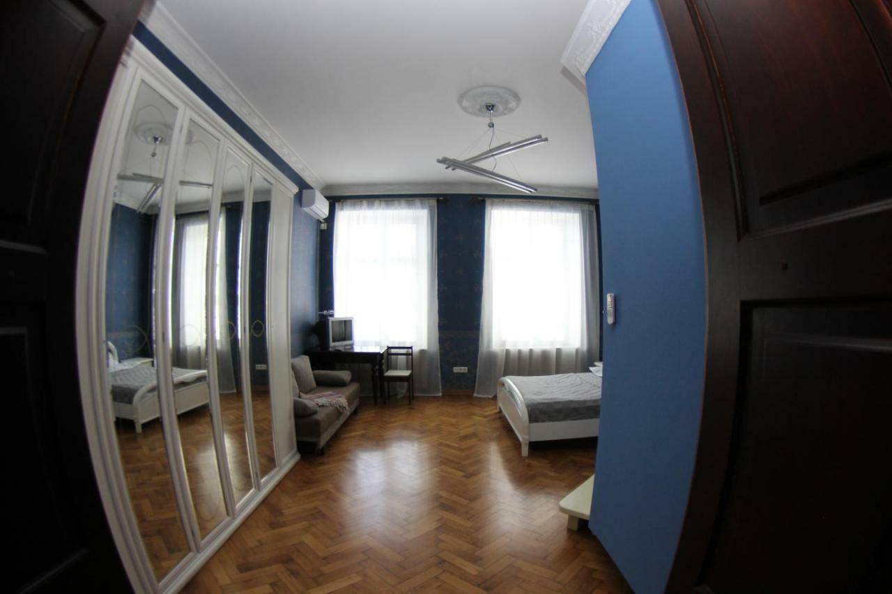 Orpheus Hostel&Apartments Odessa Buitenkant foto