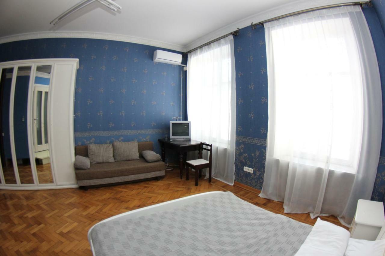 Orpheus Hostel&Apartments Odessa Buitenkant foto