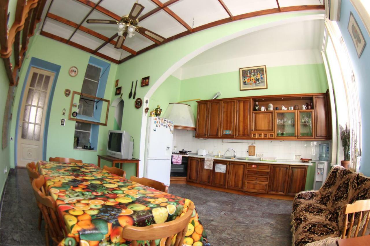 Orpheus Hostel&Apartments Odessa Buitenkant foto